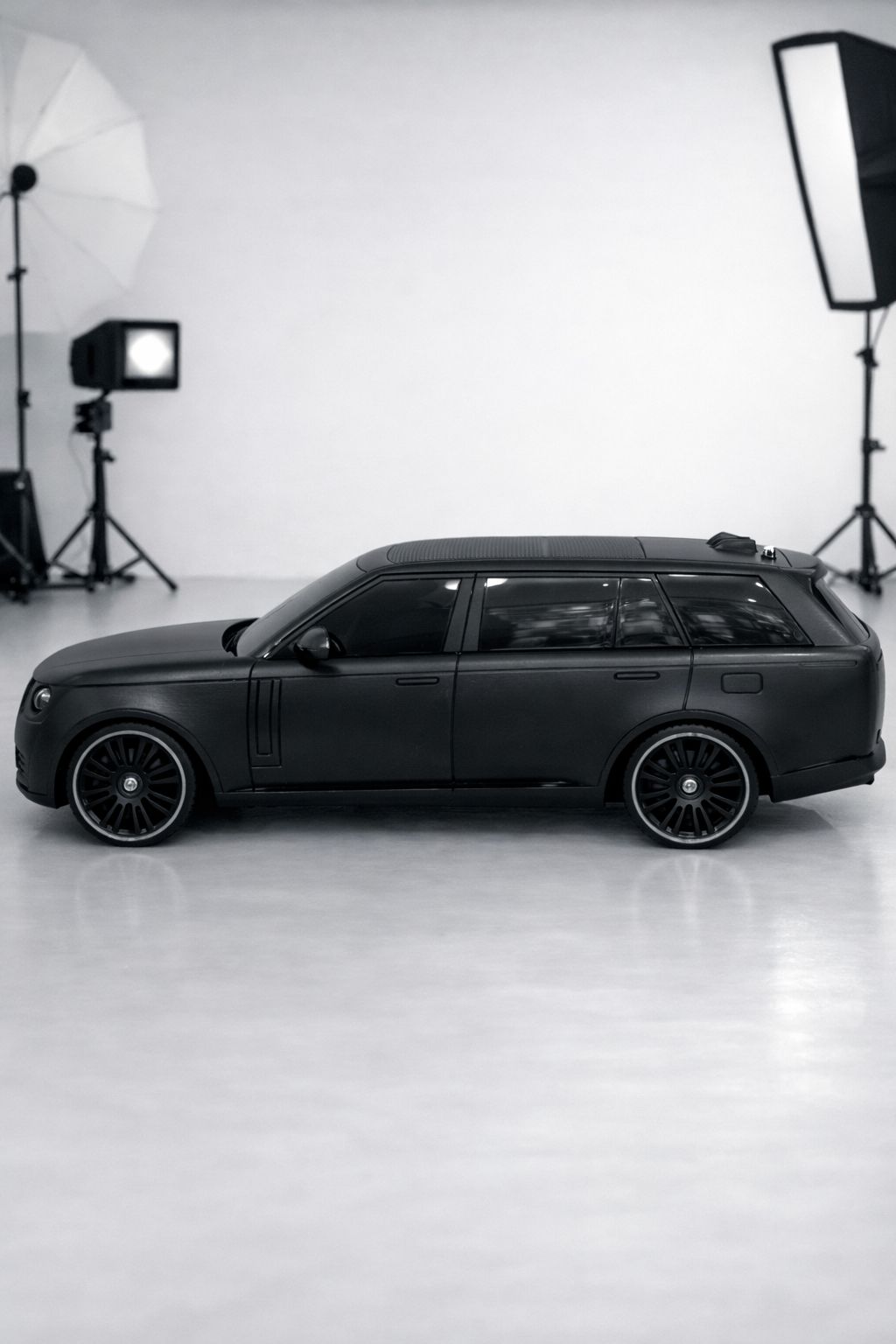 Luxury Range Rover Style Bluetooth Speaker with LED Headlights